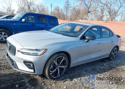 2024 Volvo S60 B5 Plus Dark Theme из США, поврежденный, VIN 7JRL12TL6RG307965